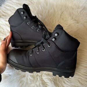 Skechers Women’s size 7 boots